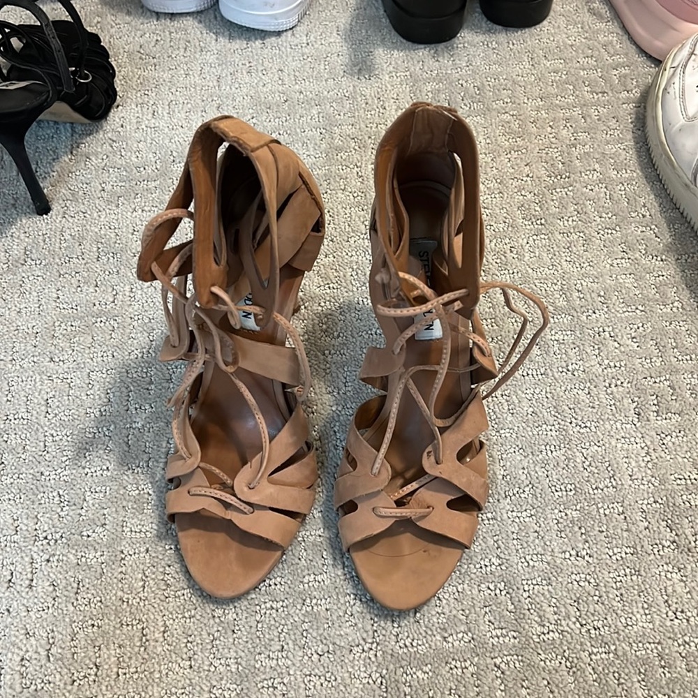 NUDE STEVE MADDEN LACE HEELS